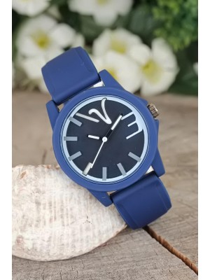 Lacivert Silikon Kordonlu Mavi Renk Detaylı Spor Kasa Detaylı Bayan Kol Saati