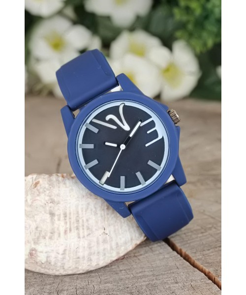 Lacivert Silikon Kordonlu Mavi Renk Detaylı Spor Kasa Detaylı Bayan Kol Saati