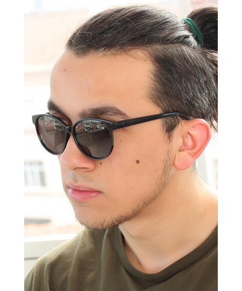 Oval Siyah Çerçeveli Erkek Güneş Gözlüğü Oval Siyah Çerçeveli Erkek Güneş Gözlüğü