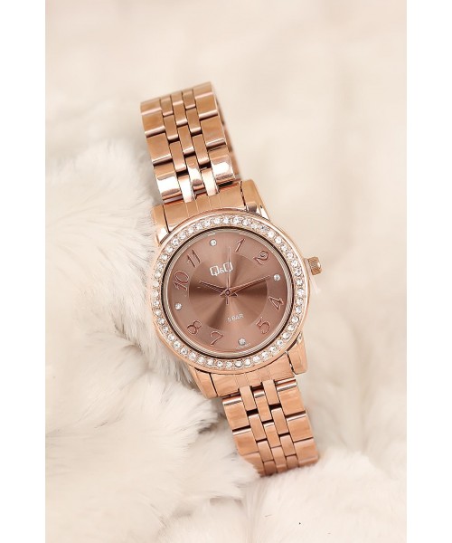 Q&Q Marka Rose Renk Kaplama Metal Kordon Taşlı Kasa Tasarımlı 2 Yıl Garantili Bayan Kol Saati Q&Q Marka Rose Renk Kaplama Metal Kordon Taşlı Kasa Tasarımlı 2 Yıl Garantili Bayan Kol Saati